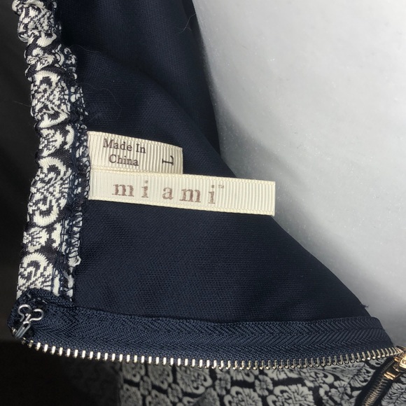 Patterned Tapestry Strapless Dress - Picture 9 of 9